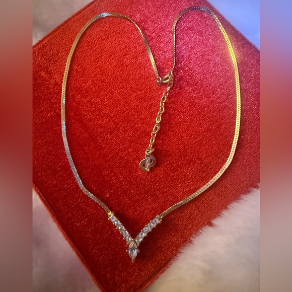 Christian Dior Vintage Gold tone V-shaped Swarovski crystals - Picture 3 of 16